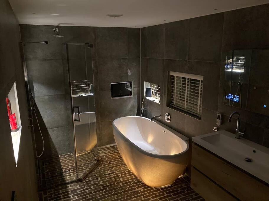 Voorsterstaete Former Barn, Including Jacuzzi Voorst Gem Voorst Eksteriør billede