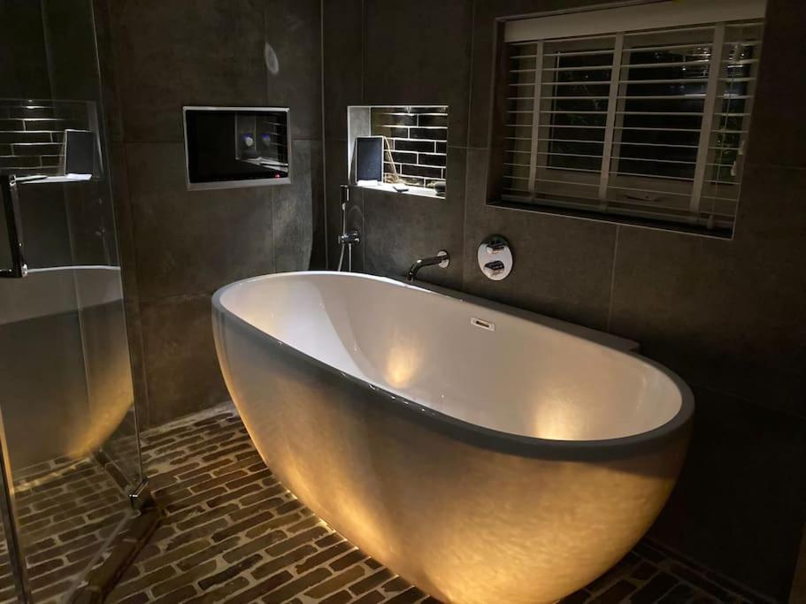 Voorsterstaete Former Barn, Including Jacuzzi Voorst Gem Voorst Eksteriør billede